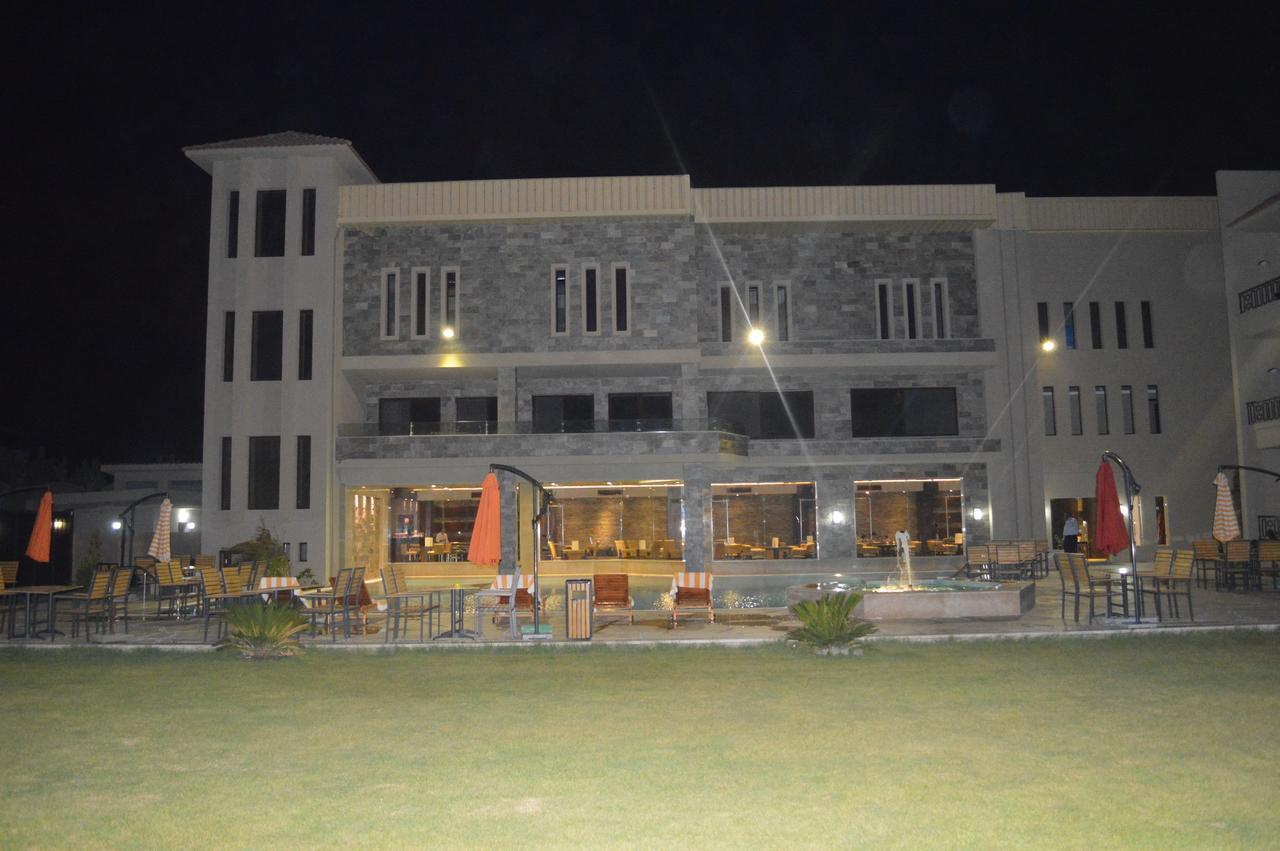 Panacea Suites Hotel Borg El Arab Exterior foto